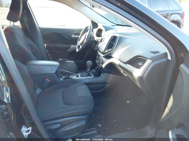 2017 Jeep Cherokee Latitude 4x4 მანქანა იყიდება აუქციონზე, vin: 1C4PJMCSXHW658238, აუქციონის ნომერი: 43983438