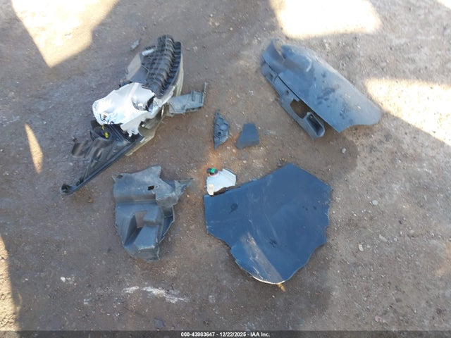 2015 Ford Escape Se მანქანა იყიდება აუქციონზე, vin: 1FMCU0GXXFUB17988, აუქციონის ნომერი: 43983647