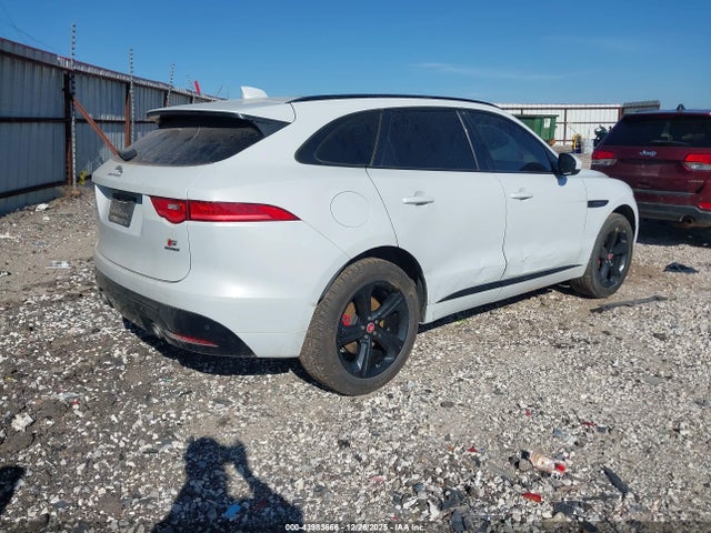 2017 JAGUAR F-PACE SADCM2BVXHA064689 Photo 3