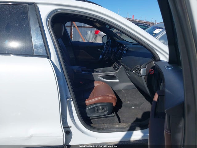 2017 JAGUAR F-PACE SADCM2BVXHA064689 Photo 4