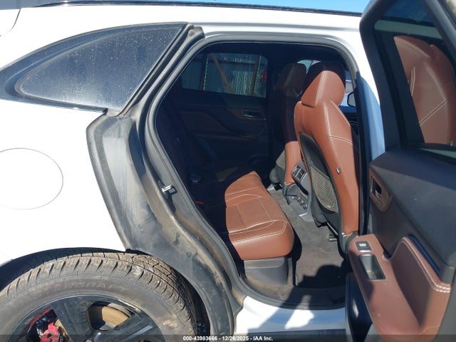 2017 JAGUAR F-PACE SADCM2BVXHA064689 Photo 7