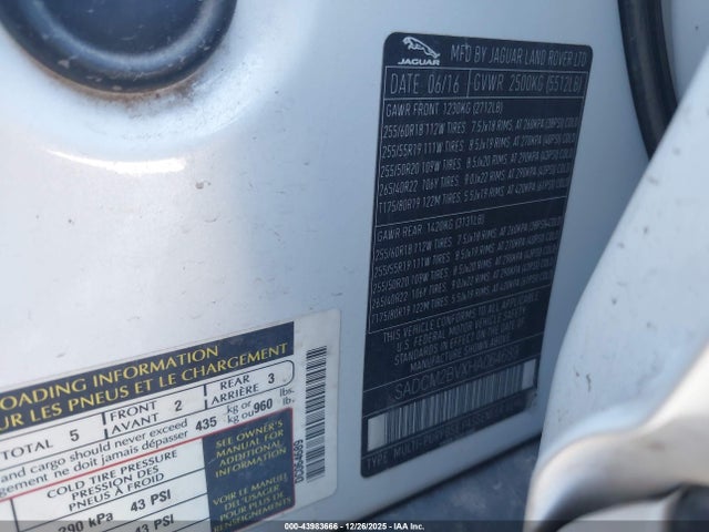 2017 JAGUAR F-PACE SADCM2BVXHA064689 Photo 8