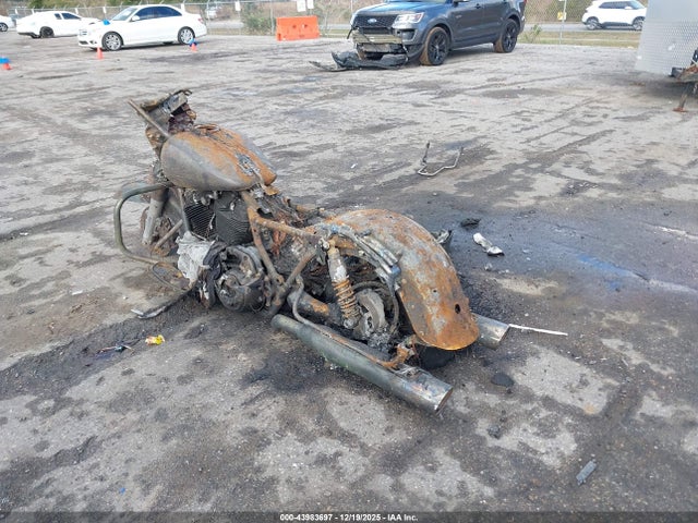 2018 HARLEY-DAVIDSON FLHX 1HD1KBC16JB632018 Photo 2