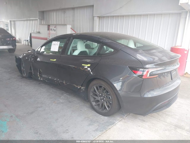 2025 TESLA MODEL 3 5YJ3E1EAXSF995879 Photo 2
