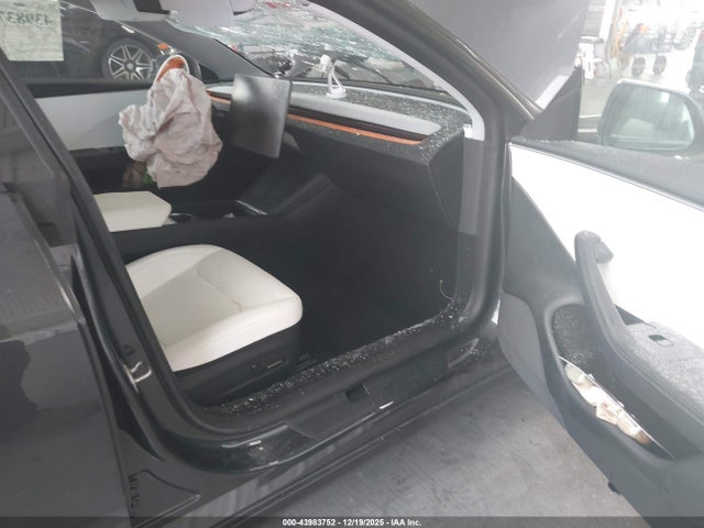 2025 TESLA MODEL 3 5YJ3E1EAXSF995879 Photo 4