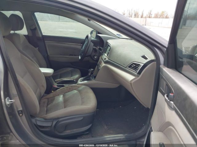 2017 HYUNDAI ELANTRA KMHD84LF3HU180088 Photo 4