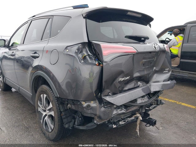 Toyota RAV4 LE 2016 JTMBFREV7GJ071975 Image 18