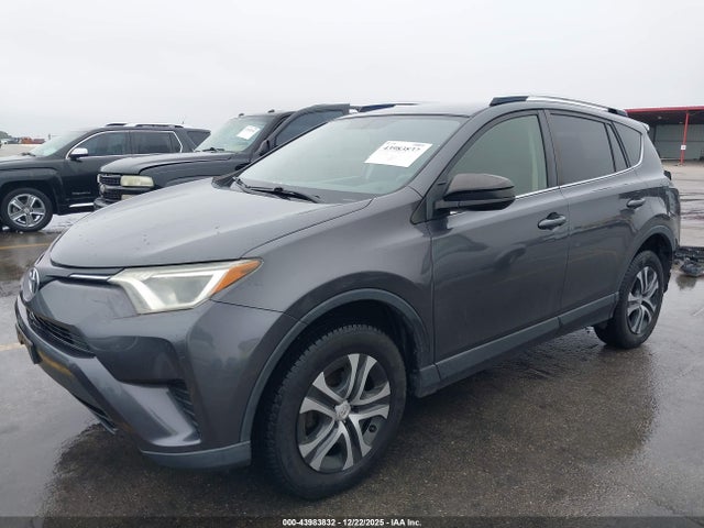 Toyota RAV4 LE 2016 JTMBFREV7GJ071975 Image 2