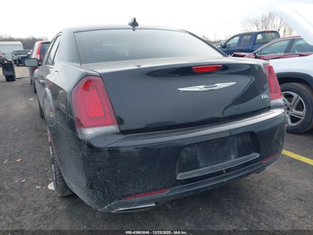 2016 CHRYSLER 300 2C3CCABG4GH216819 Photo 2