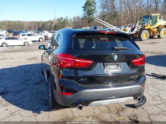 2021 BMW X1 WBXJG7C01M5S26998 Photo 2