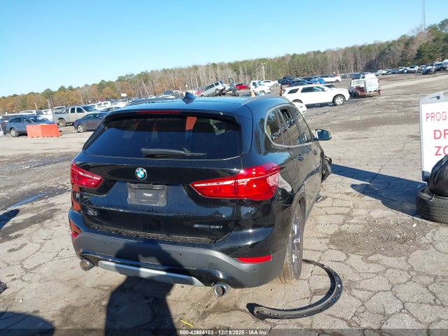 2021 BMW X1 WBXJG7C01M5S26998 Photo 3