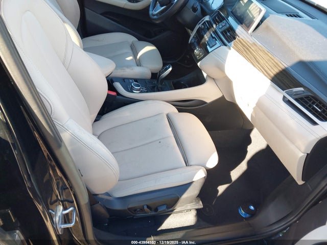 2021 BMW X1 WBXJG7C01M5S26998 Photo 4