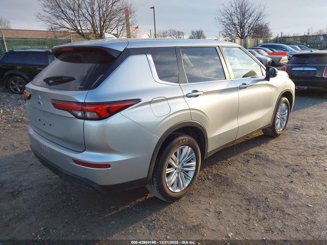 2024 MITSUBISHI OUTLANDER JA4J4UA83RZ057350 Photo 3