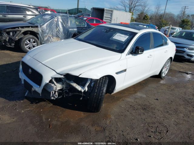 2016 JAGUAR XF SAJBK4BV4GCY20630 Photo 1