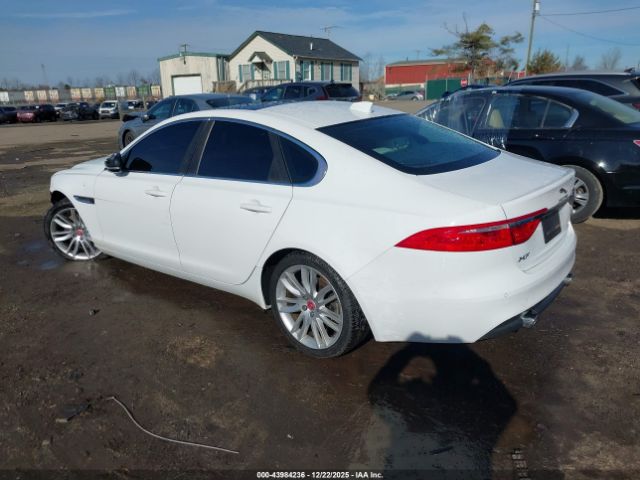 2016 JAGUAR XF SAJBK4BV4GCY20630 Photo 2