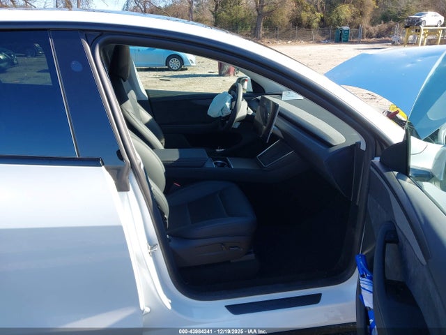 2026 TESLA MODEL Y 7SAYGDEE1TA393717 Photo 4