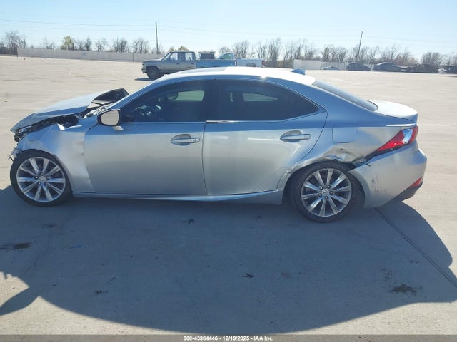 Lexus IS 250 2015 JTHCF1D27F5029194 Image 13