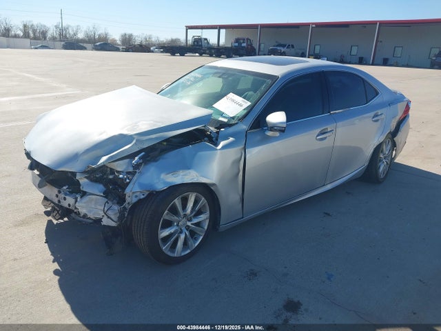 Lexus IS 250 2015 JTHCF1D27F5029194 Image 2