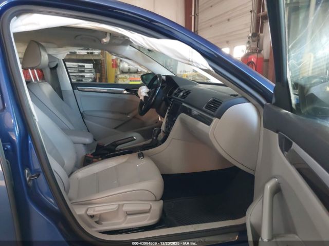 2017 VOLKSWAGEN PASSAT 1VWGT7A38HC080047 Photo 4