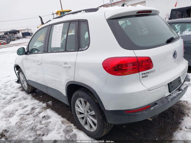 2018 VOLKSWAGEN TIGUAN LIMITED WVGBV7AX7JK000965 Photo 2