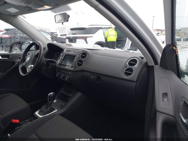 2018 VOLKSWAGEN TIGUAN LIMITED WVGBV7AX7JK000965 Photo 4
