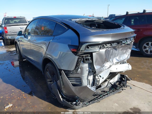 2026 TESLA MODEL Y 7SAYGDEE4TA396725 Photo 2