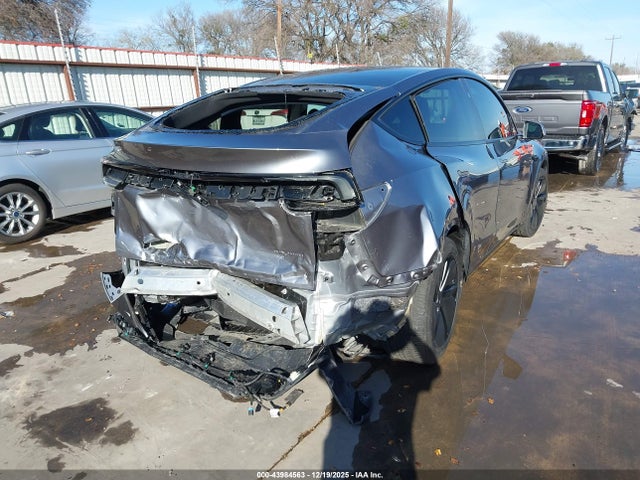 2026 TESLA MODEL Y 7SAYGDEE4TA396725 Photo 3