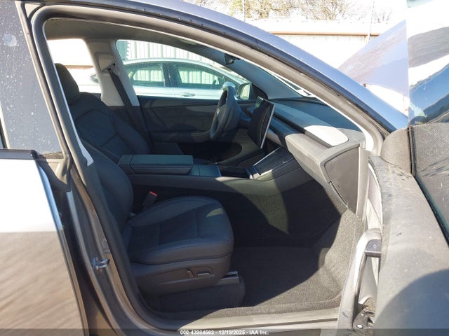 2026 TESLA MODEL Y 7SAYGDEE4TA396725 Photo 4