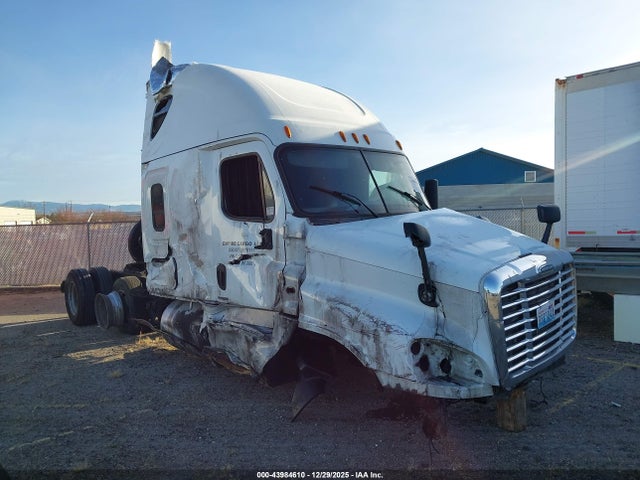 43984610 :رقم المزاد ، 3AKJGLDR8GSGZ3211 vin ، 2016 Freightliner Cascadia 125 مزاد بيع