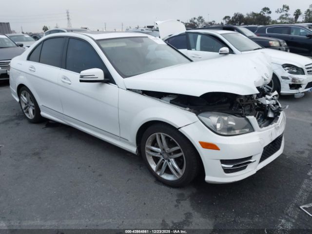 2013 MERCEDES-BENZ C 250 WDDGF4HB1DA856844