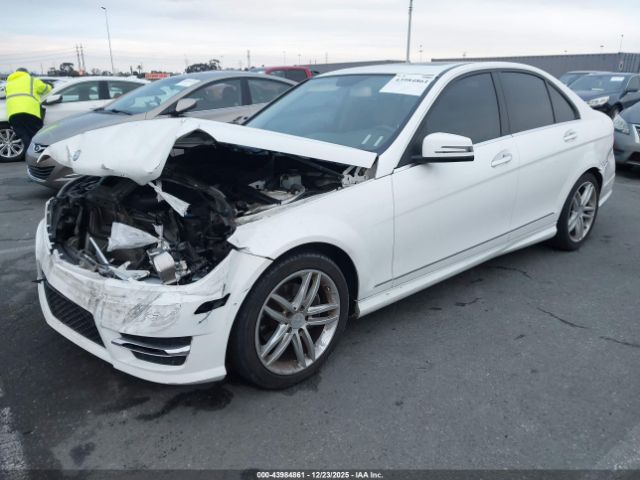 2013 MERCEDES-BENZ C 250 WDDGF4HB1DA856844 Photo 1