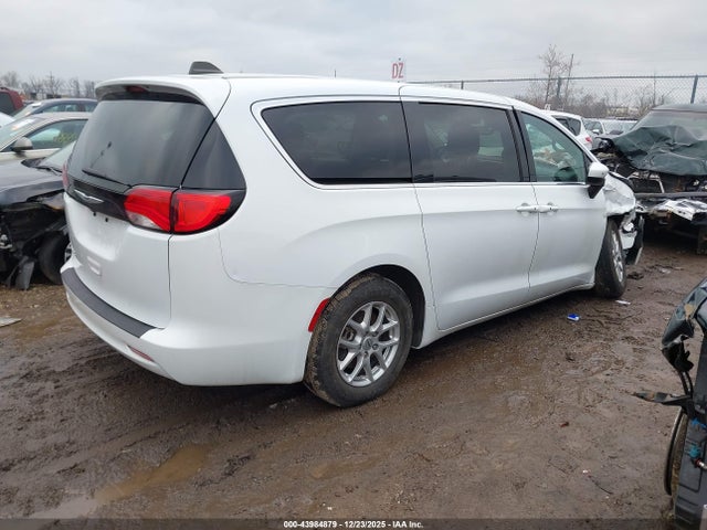 2023 CHRYSLER VOYAGER 2C4RC1CG3PR621682 Photo 3