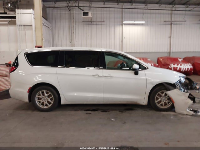 Chrysler Pacifica Touring L 2023 2C4RC1BG8PR624031 Image 13