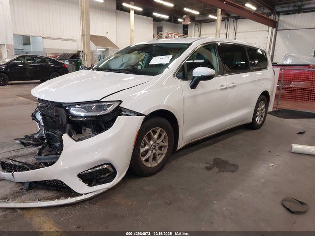 Chrysler Pacifica Touring L 2023 2C4RC1BG8PR624031 Image 2