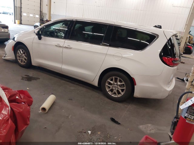 Chrysler Pacifica Touring L 2023 2C4RC1BG8PR624031 Image 3
