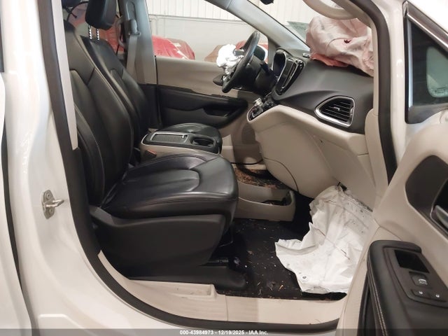 Chrysler Pacifica Touring L 2023 2C4RC1BG8PR624031 Image 5