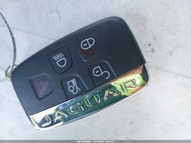 2019 JAGUAR XE SAJAR4FX2KCP48712 Photo 10