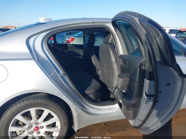 2019 JAGUAR XE SAJAR4FX2KCP48712 Photo 7