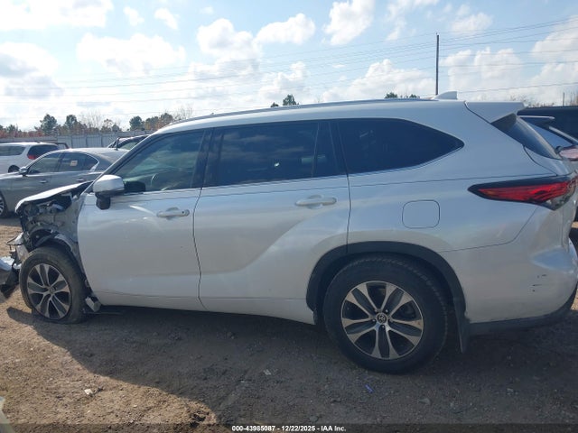 5TDGZRAH3NS100935 Toyota Highlander Xle