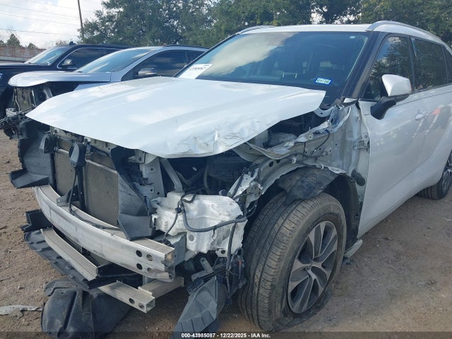 5TDGZRAH3NS100935 Toyota Highlander Xle
