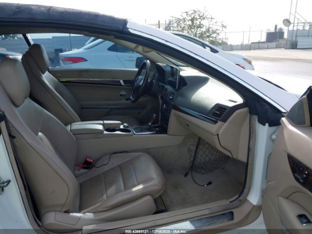 2011 MERCEDES-BENZ E 550 WDDKK7CF6BF061631 Photo 4