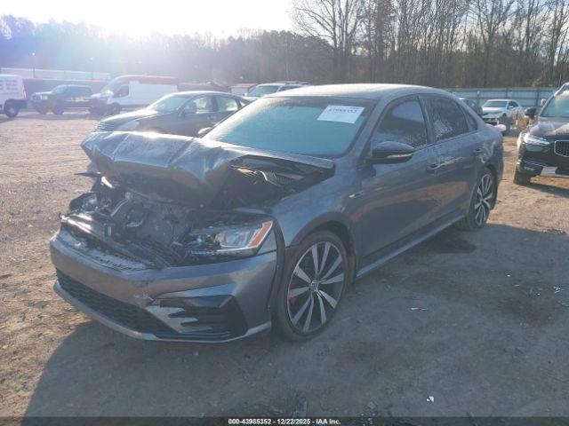 2018 VOLKSWAGEN PASSAT 1VWJM7A32JC040295 Photo 1