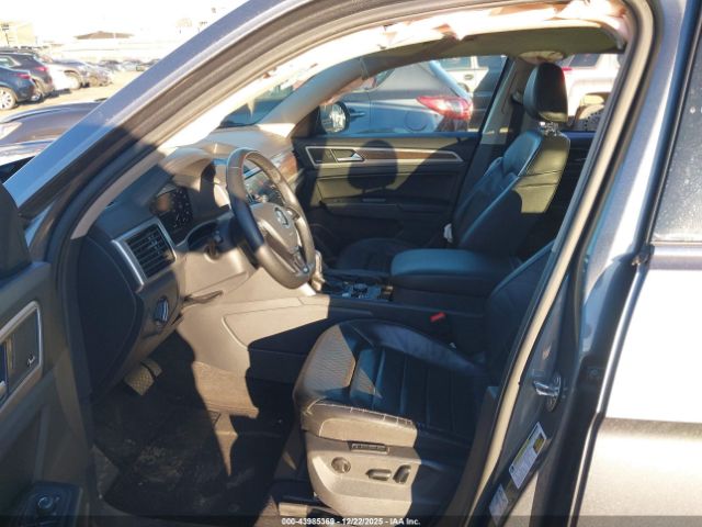 2018 VOLKSWAGEN ATLAS 1V2NR2CA8JC575098 Photo 4