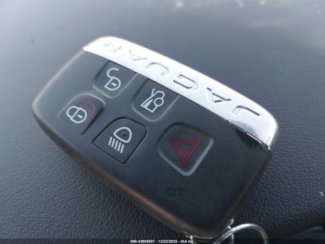 2017 JAGUAR XE SAJAE4BG5HA950997 Photo 10