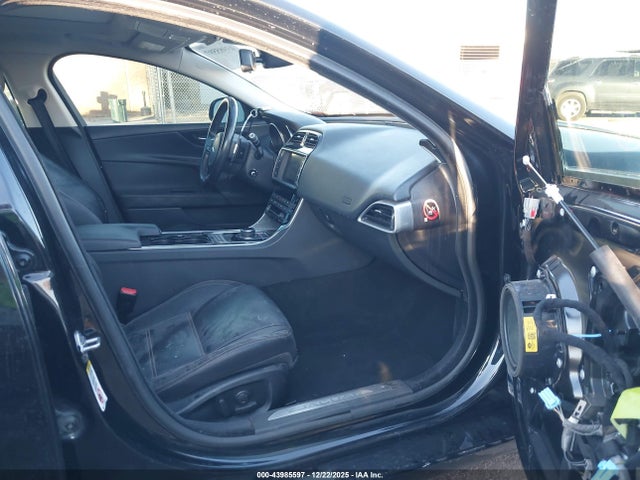 2017 JAGUAR XE SAJAE4BG5HA950997 Photo 4
