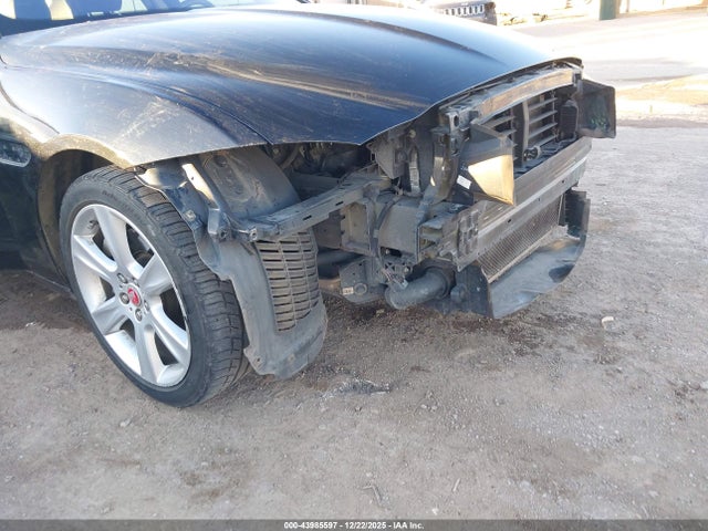 2017 JAGUAR XE SAJAE4BG5HA950997 Photo 5