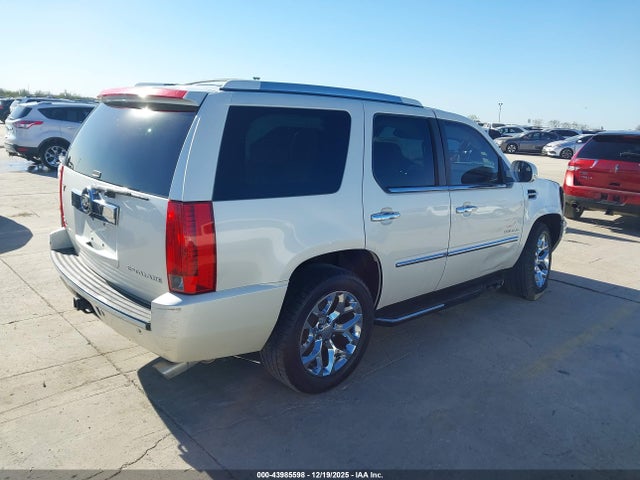 2011 CADILLAC ESCALADE 1GYS3BEF4BR260600 Photo 3