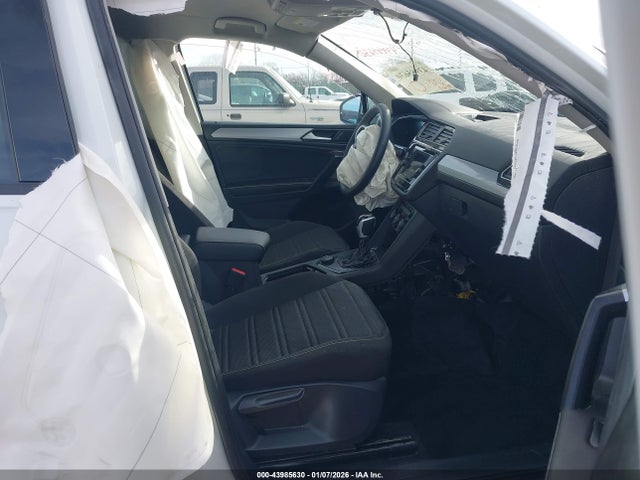 Продажа на аукционе авто 2024 Volkswagen Tiguan 2.0t S, vin: 3VVFB7AX1RM032850, номер лота: 43985630