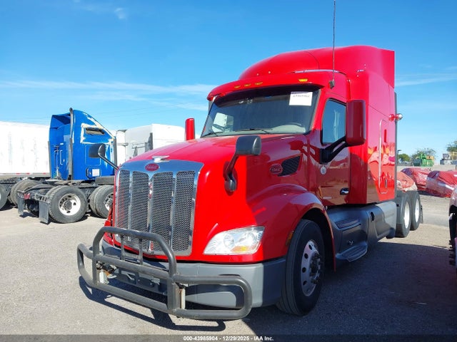 Peterbilt 579 2021 1XPBD49X4MD767447 Image 2