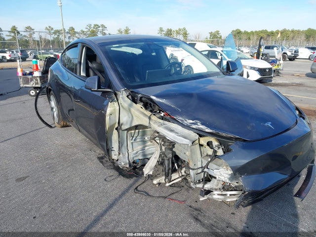 Продажа на аукционе авто 2023 Tesla Model Y, vin: 7SAYGDEE6PF892294, номер лота: 43986030